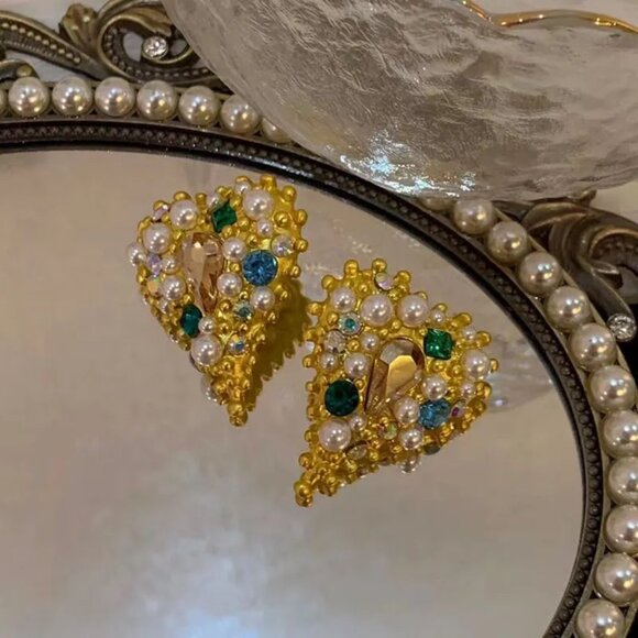 NEW Retro 90's Glam Pearl and Jewel Encrusted Gold Heart Chunky Earrings - Picture 3 of 5